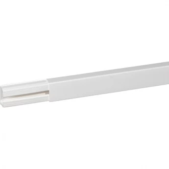 Мини-плинтус LEGRAND DLPlus 40x20 1 секция длина 2,10 м белый