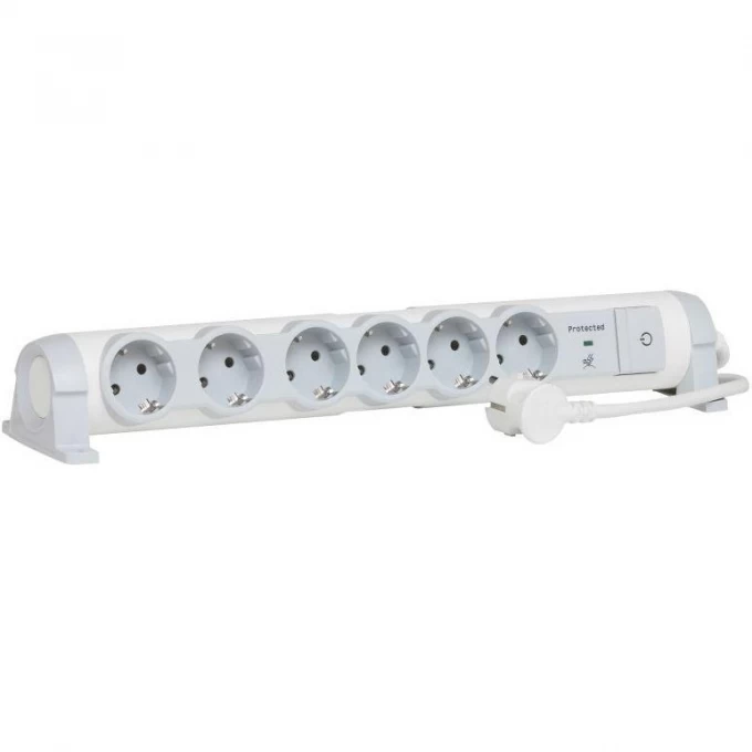 Удлинитель LEGRAND 6X2К+З 1,5м с УЗИП 694656